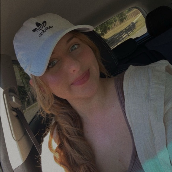 Meet your Posher, Lily - Picture 3 of 6